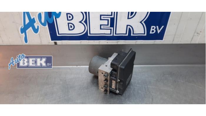 Używane Pompa ABS BMW 6 serie (E64) 645 Ci 4.4 V8 32V Cena € 250,00 Procedura marży oferowane przez Auto Bek