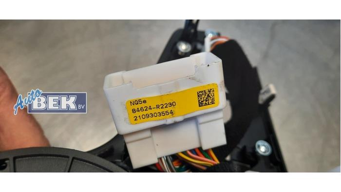 Automatic gear selector from a Kia Sportage (NQ5) 1.6 T-GDi Hybrid 16V 2022