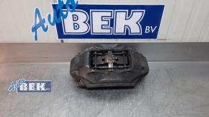 Used Front brake calliper, right Volkswagen Touareg (7LA/7L6) 3.0 TDI V6 24V Price on request offered by Auto Bek