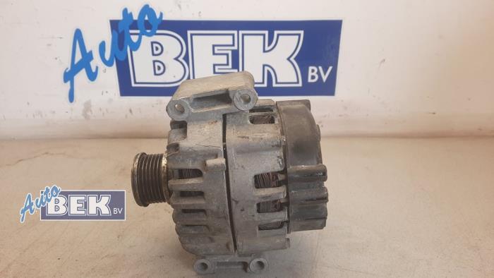 Dynamo van een Mercedes-Benz Sprinter 3,5t (906.73) 214 CDI 16V 2017