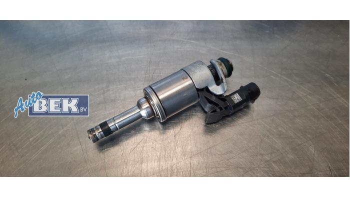 Injector (petrol injection) from a Volkswagen Caddy Alltrack Combi 1.0 TSI 12V 2017