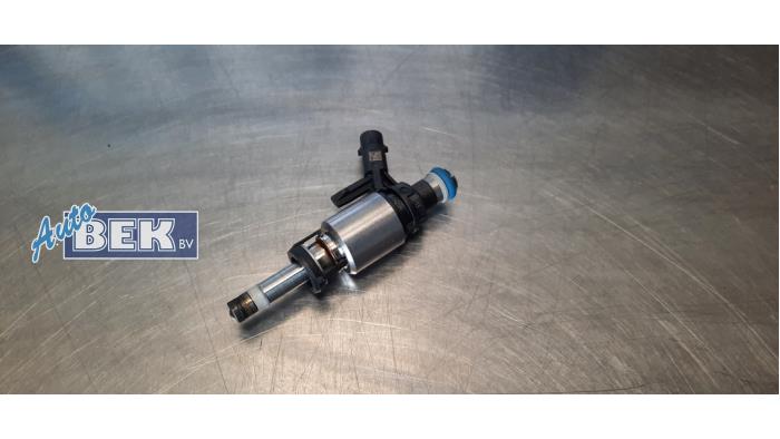 Injector (petrol injection) from a Audi A3 Cabriolet (8V7/8VE) 2.0 TFSI Ultra 16V Quattro 2016