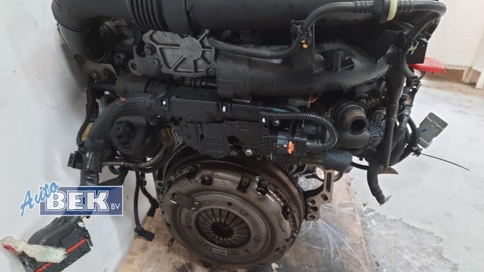 Motor from a Peugeot 308 SW (L4/L9/LC/LJ/LR) 1.6 BlueHDi 120 2014