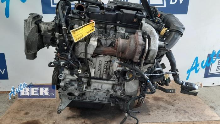 Motor de un Peugeot 308 SW (L4/L9/LC/LJ/LR) 1.6 BlueHDi 120 2014