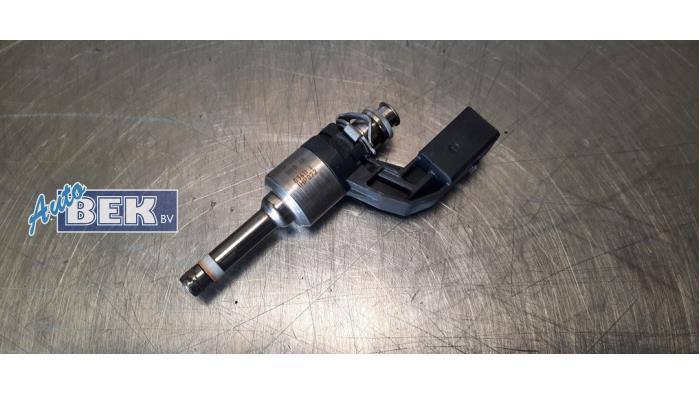 Injector (petrol injection) from a Skoda Superb (3TAA) 1.4 TSI 16V 2014