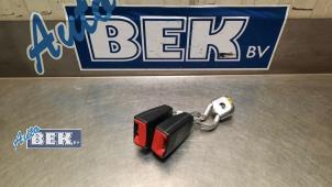 Used Rear seatbelt buckle, centre Volkswagen Golf VI (5K1) 1.6 TDI 16V Price € 14,95 Margin scheme offered by Auto Bek
