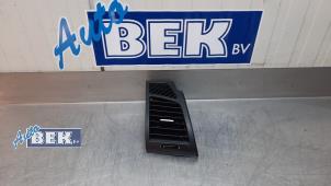 Usagé Aerateur tableau de bord BMW 1 serie (E82) 123d 16V Prix € 15,00 Règlement à la marge proposé par Auto Bek