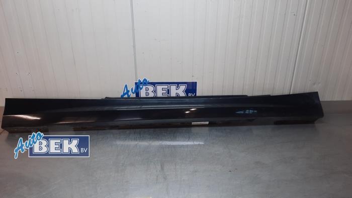 Używane Próg prawy BMW 1 serie (E82) 123d 16V Cena na żądanie oferowane przez Auto Bek