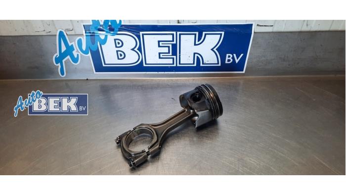 Używane Tlok Opel Meriva (B) 1.6 CDTI 16V Cena € 50,00 Procedura marży oferowane przez Auto Bek