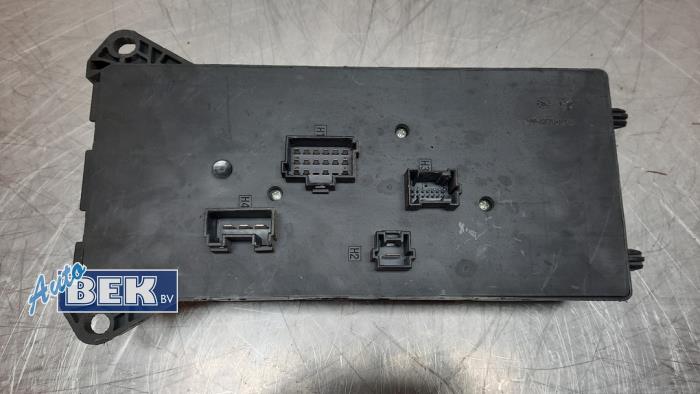 Fuse box from a Mercedes-Benz Sprinter 3,5t (906.63) 515 CDI 16V 2008