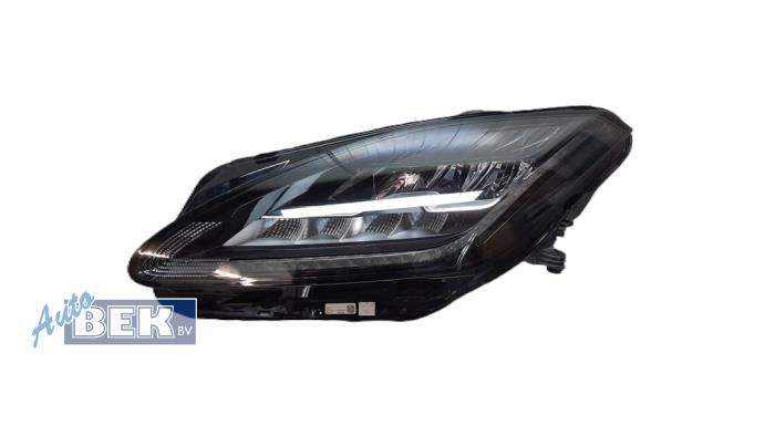 Używane Reflektor lewy Jaguar E-Pace 2.0 D 150 16V AWD Cena € 950,00 Procedura marży oferowane przez Auto Bek