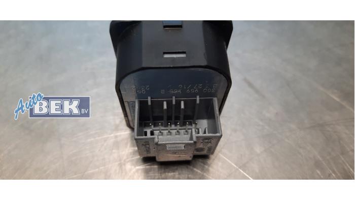 Interruptor de retrovisor de un Volkswagen Passat (3G2) 1.6 TDI 16V 2016