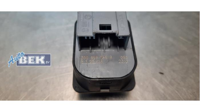 Interruptor de retrovisor de un Volkswagen Passat (3G2) 1.6 TDI 16V 2016