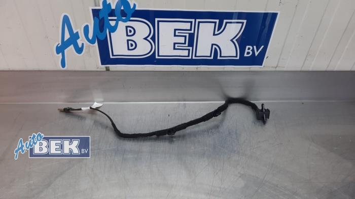 Usados Módulo USB Tesla Model 3 Long Range AWD 75 kWh Precio € 30,00 Norma de margen ofrecido por Auto Bek