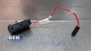 Begagnade Antenn Tesla Model 3 Long Range AWD 75 kWh Pris € 45,00 Marginaltabell erbjuds av Auto Bek