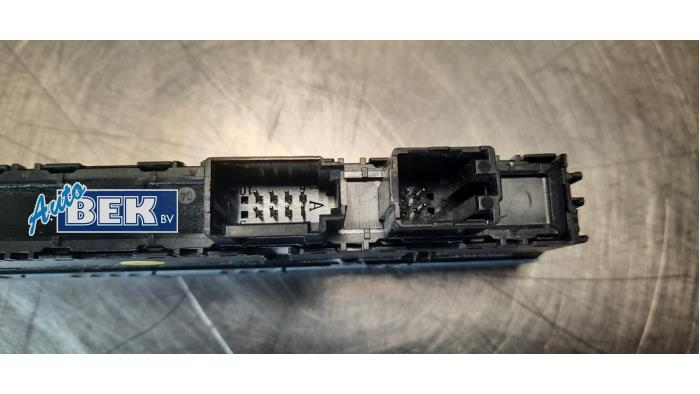 Interruptor PDC de un Volkswagen Polo VI (AW1)  2017