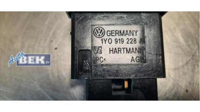 Przelacznik (rózne) z Volkswagen Touran (1T3)  2012