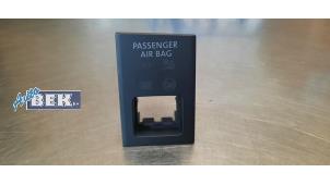 Used Airbag indicator light Volkswagen Golf VII (AUA) 1.6 TDI 16V Price € 8,00 Margin scheme offered by Auto Bek