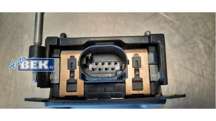 Sensor de radar de un Volkswagen Golf VII (AUA) 1.8 TSI 16V 2017