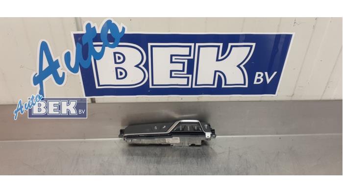 Używane Przelacznik BMW iX3 80 kWh Cena € 95,00 Procedura marży oferowane przez Auto Bek