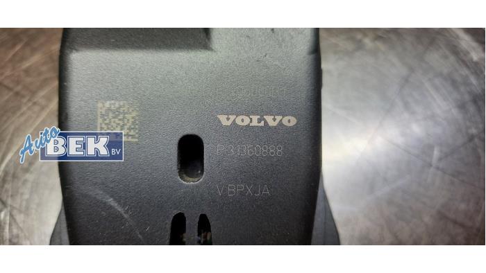 ACC sensor (distance) from a Volvo V40 (MV) 2.0 D2 16V 2017