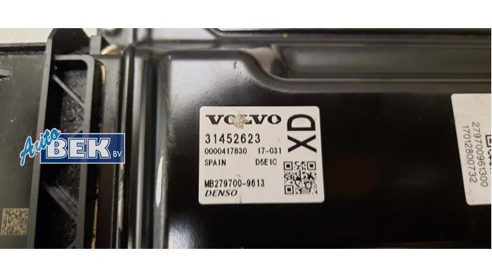 Zündschloss + Steuergerät van een Volvo V40 (MV) 2.0 D2 16V 2017