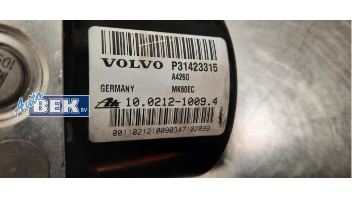 ABS Pumpe van een Volvo V40 (MV) 2.0 D2 16V 2017
