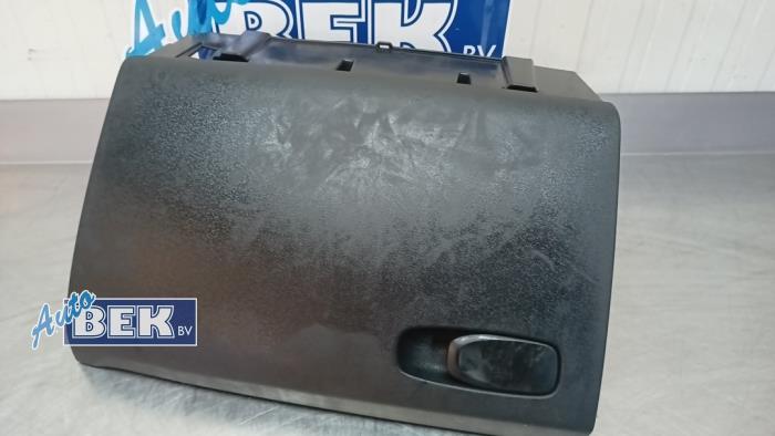Begagnade Handskfack Volvo V40 (MV) 2.0 D2 16V Pris € 20,00 Marginaltabell erbjuds av Auto Bek