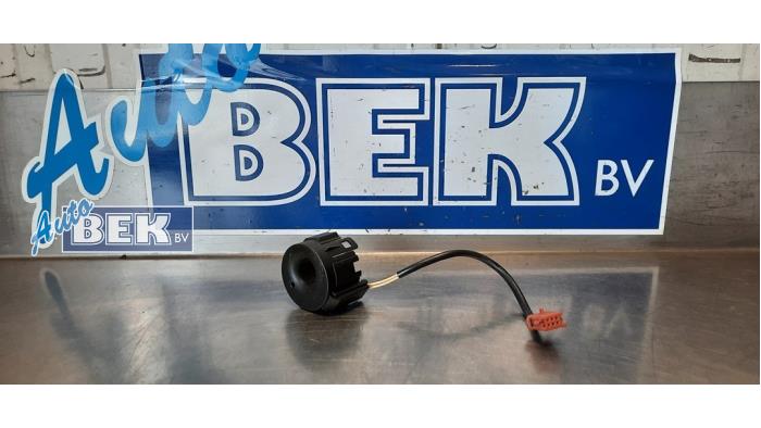Używane Immobilizer Peugeot 307 (3A/C/D) 1.4 16V Cena € 15,00 Procedura marży oferowane przez Auto Bek