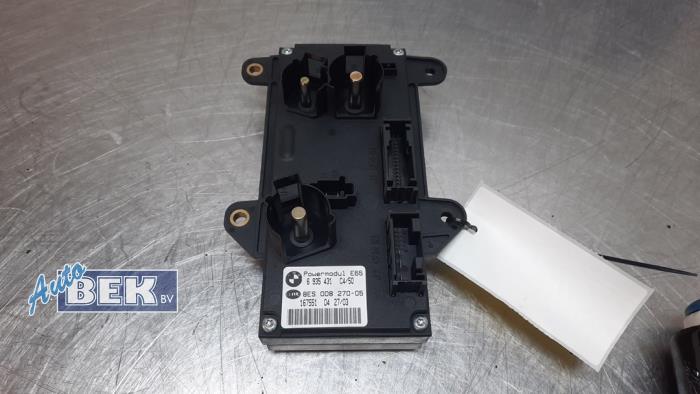 Stromverteiler van een BMW 7 serie (E65/E66/E67) 745i,Li 4.4 V8 32V 2003