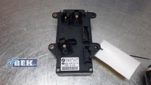 Stromverteiler van een BMW 7 serie (E65/E66/E67) 745i,Li 4.4 V8 32V 2003