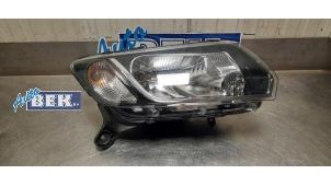 Used Headlight, right Dacia Sandero II 0.9 TCE 12V Price € 125,00 Margin scheme offered by Auto Bek