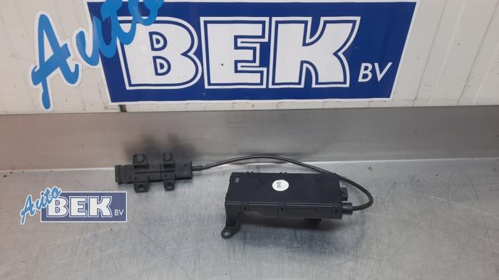Używane Antena Mercedes SL (R230) 5.0 SL-500 V8 24V Cena € 55,00 Procedura marży oferowane przez Auto Bek