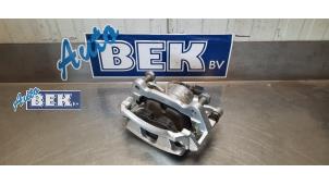 Used Front brake calliper, right Volkswagen Caddy IV 2.0 TDI 102 Price on request offered by Auto Bek