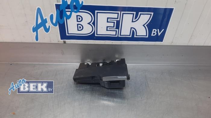 Begagnade Askkopp, fram Volvo V90 II (PW) 2.0 D3 16V Pris € 40,00 Marginaltabell erbjuds av Auto Bek