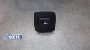Used Heater switch Renault Scénic III (JZ) 1.5 dCi 110 Price € 15,00 Margin scheme offered by Auto Bek