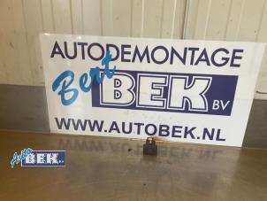Usagé Bouton de warning Volkswagen Polo V (6R) 1.6 TDI 16V 75 Prix € 8,00 Règlement à la marge proposé par Auto Bek