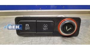 Used 12 volt connection Volkswagen Up! (121) 1.0 12V 60 Price on request offered by Auto Bek