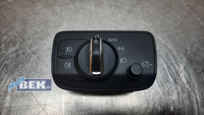 Light switch from a Audi A3 Sportback (8VA/8VF) 2.0 TDI 16V 2016
