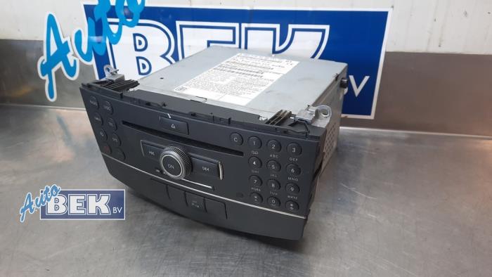 Używane Radio Mercedes C (W204) 1.8 C-200K 16V Cena € 375,00 Procedura marży oferowane przez Auto Bek