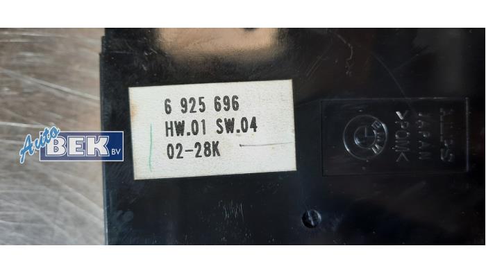 Electric window switch from a BMW X5 (E53) 4.6 iS V8 32V 2002