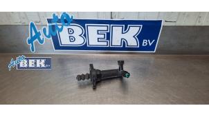 Used Clutch slave cylinder Volkswagen Polo VI (AW1) 1.0 TSI 12V Price on request offered by Auto Bek