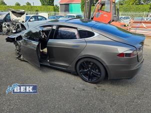 Gebrauchte Karosserieecke links hinten Tesla Model S 70 Preis € 500,00 Margenregelung angeboten von Auto Bek