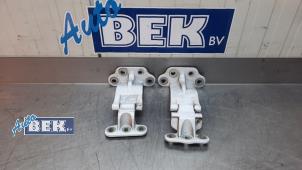 Used Set of hinges Ford Transit Custom 2.0 TDCi 16V Eco Blue 105 Price on request offered by Auto Bek