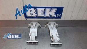 Used Set of hinges Ford Transit Custom 2.0 TDCi 16V Eco Blue 105 Price on request offered by Auto Bek