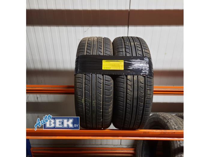 Używane Opona Cena € 50,00 Procedura marży oferowane przez Auto Bek