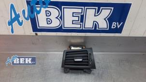 Używane Kratka wentylacyjna deski rozdzielczej BMW X3 (F25) xDrive20d 16V Cena € 20,00 Procedura marży oferowane przez Auto Bek