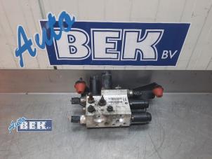 Używane Zawieszenie pompy (Hydr.) BMW 6 serie (E64) 645 Ci 4.4 V8 32V Cena € 440,00 Procedura marży oferowane przez Auto Bek