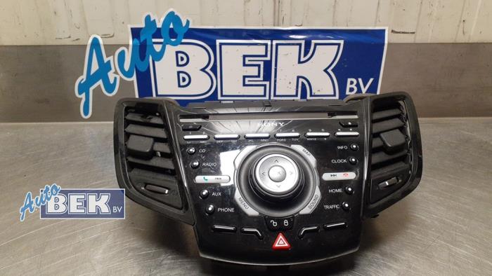 Panel de control de radio de un Ford Fiesta 6 (JA8) 1.0 EcoBoost 12V 125 2013