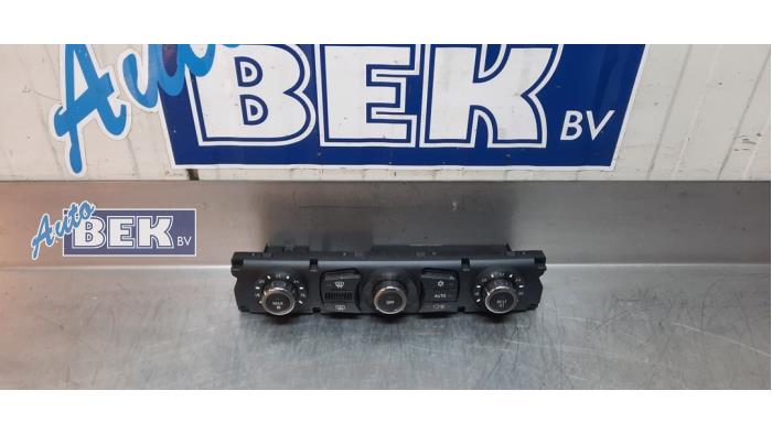 Używane Panel climatronic BMW 6 serie (E64) 645 Ci 4.4 V8 32V Cena € 150,00 Procedura marży oferowane przez Auto Bek